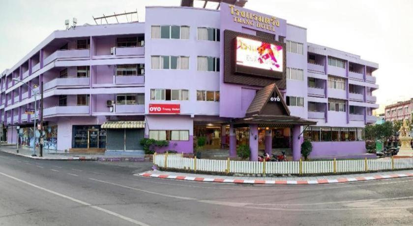 OYO 565 Trang Hotel Bagian luar foto